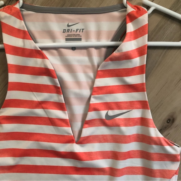 NIKE Women’s Dri-Fit Striped Pure Tennis Tank Coral Size Small EUC - Picture 3 of 6